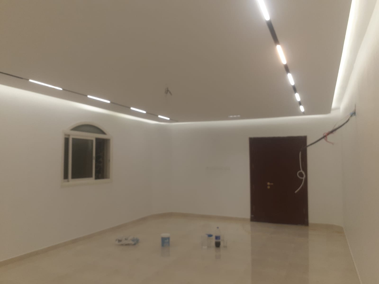 معلم دهانات جنوب الرياض: تجهيز المعاينة ومقارنة العروض صورة توضيحية لخدمة معلم دهانات جنوب الرياض من مكتبة موقع ديكورات الرياض