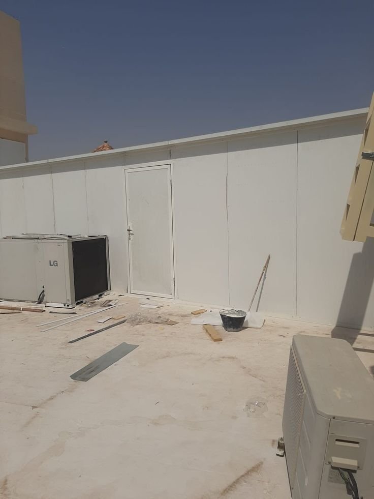 ألواح ساندوتش بنل في الرياض: الألوان والإضاءة