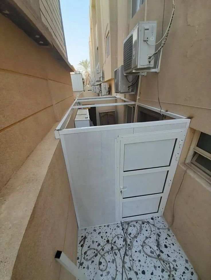 ألواح ساندوتش بنل في الرياض: الخامات والتشطيبات